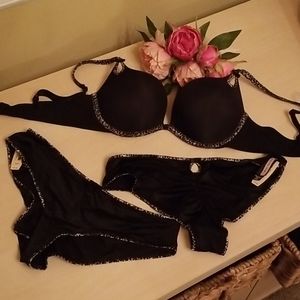 VS pushup bra black/leopard NWT, panties sold